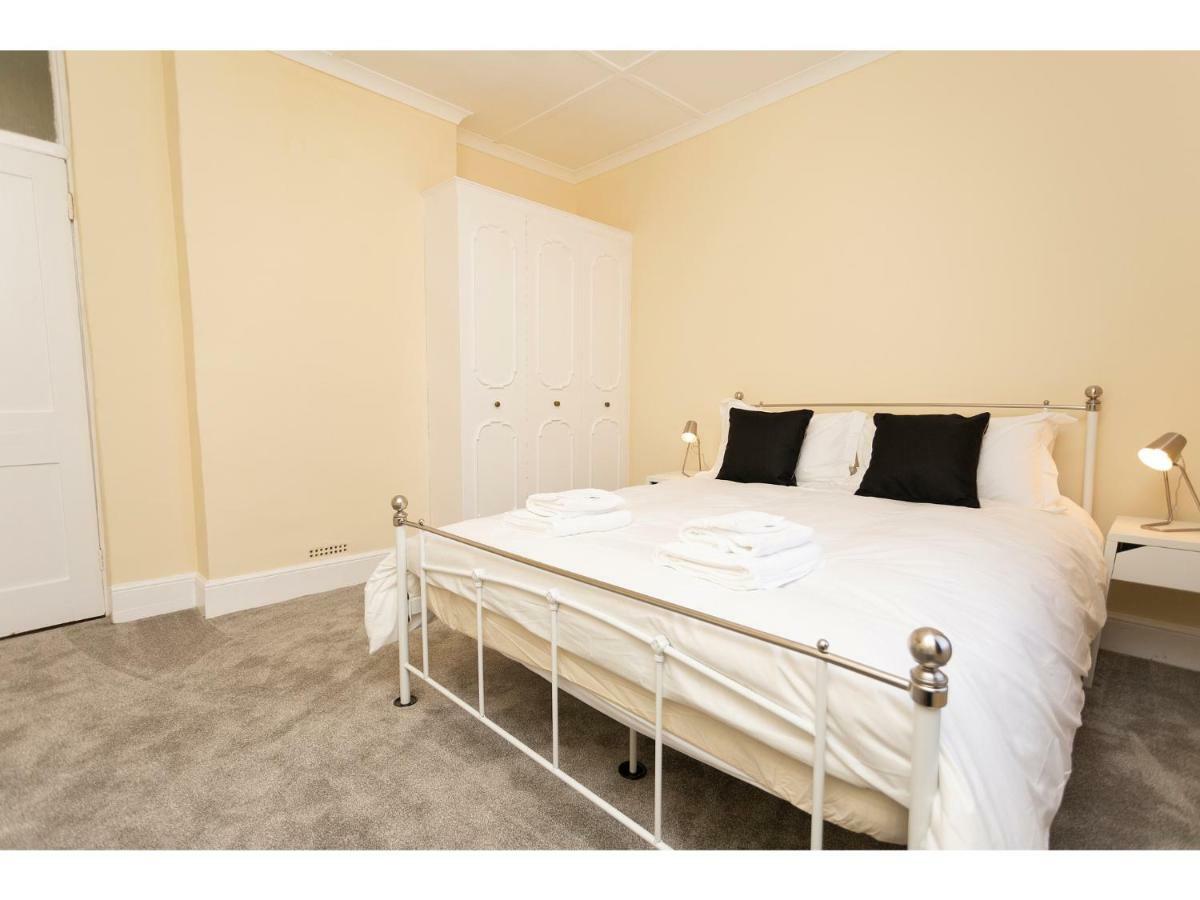 Sandown Villa Holiday Home Deal Buitenkant foto
