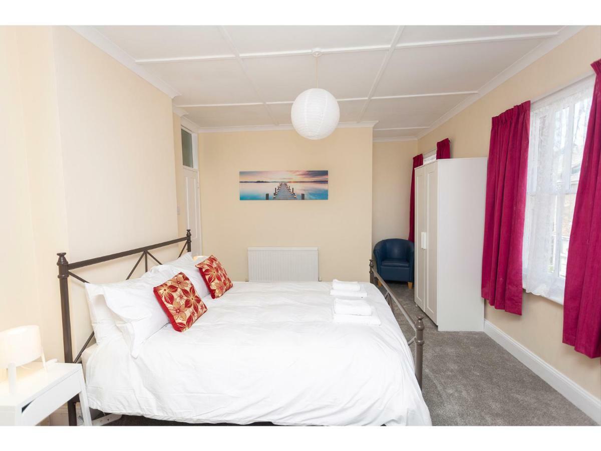 Sandown Villa Holiday Home Deal Buitenkant foto