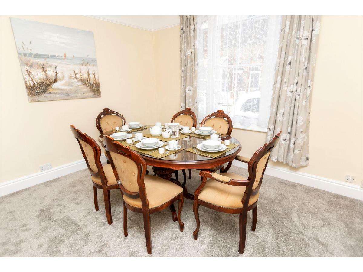 Sandown Villa Holiday Home Deal Buitenkant foto