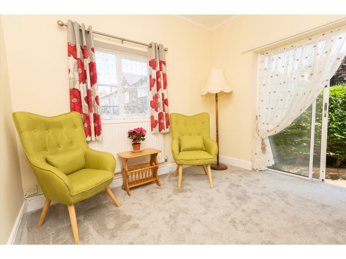 Sandown Villa Holiday Home Deal Buitenkant foto